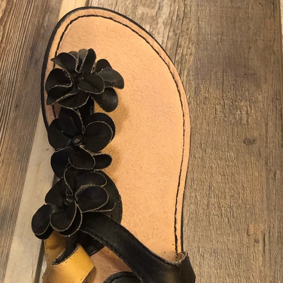 Used.  Sandals w/ adjustable buckle. - Picture 8 of 14